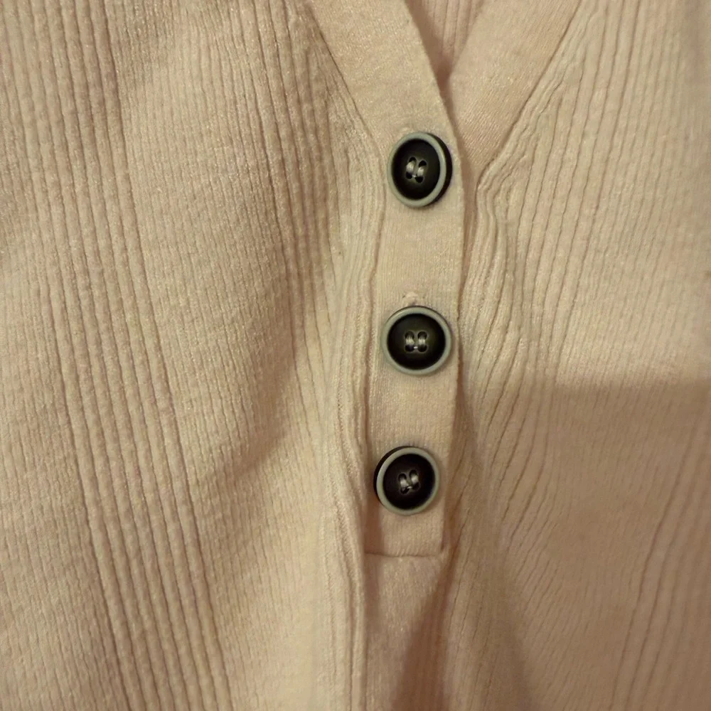 Pink Knit Cropped Sweater Tank with Buttons | Francesca’s | medium
